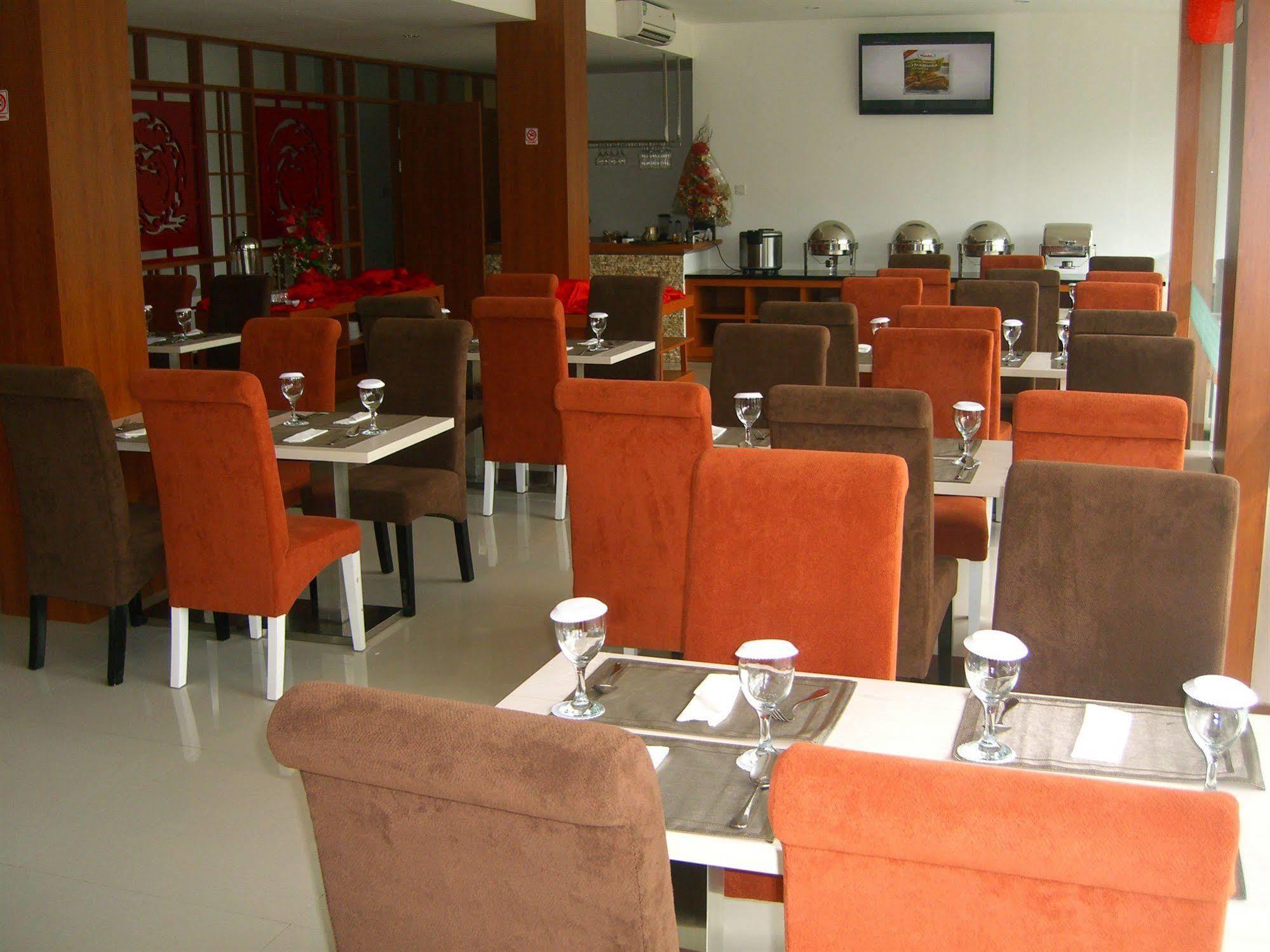 Dragon Inn Kendari Exteriér fotografie